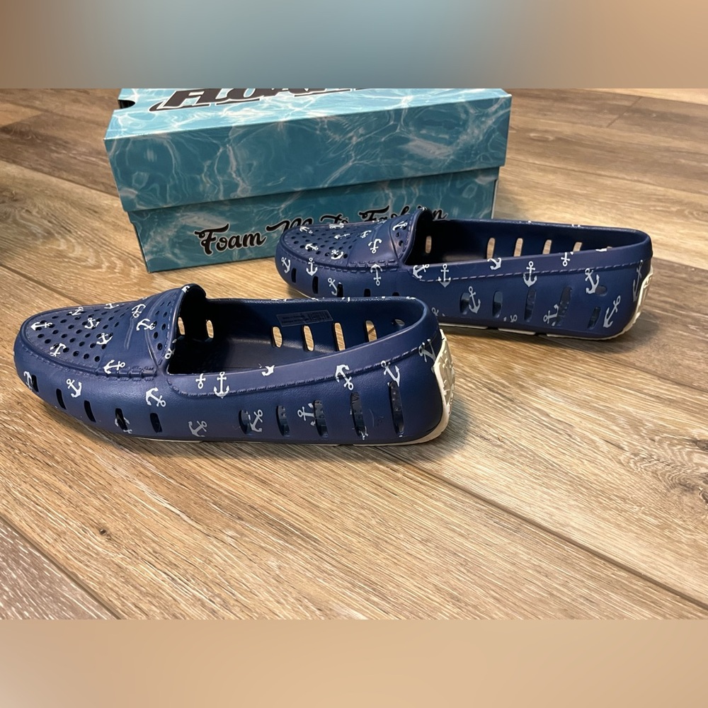 Floafers Posh Driver loafers in the Navy Anchor pattern